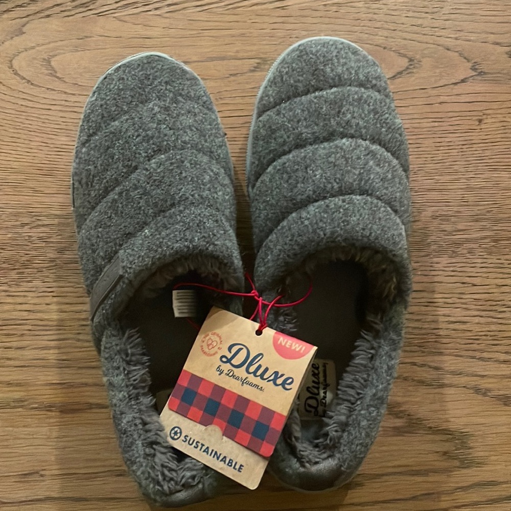 NWT Dearfoams Deluxe Slippers